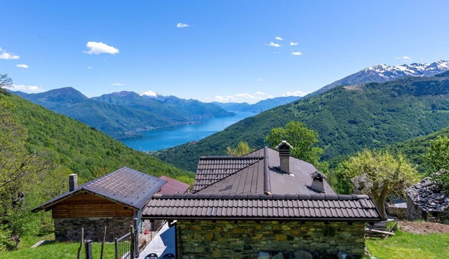 Stunning private villa for 6 guests with TV, terrace and pets allowed