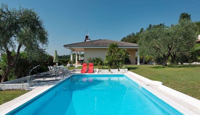 Stunning private villa for 6 people with private pool, WIFI, TV and terrace
