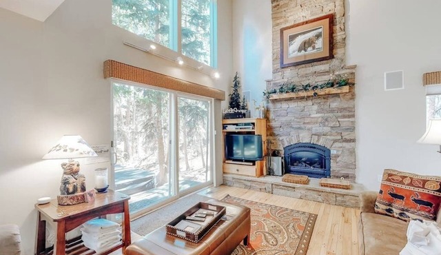 Stunning ski getaway w/private sauna & hot tub, spacious deck, & fireplace