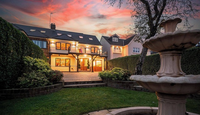 Stunning unique large house in Nazeing