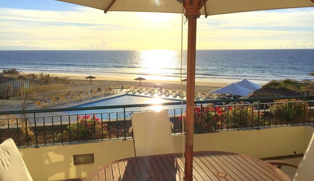 Stunning view in Porto Santo - T2 with beach, pool and terrace