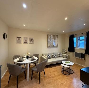 Stylish 1BR Workspace Parking central London