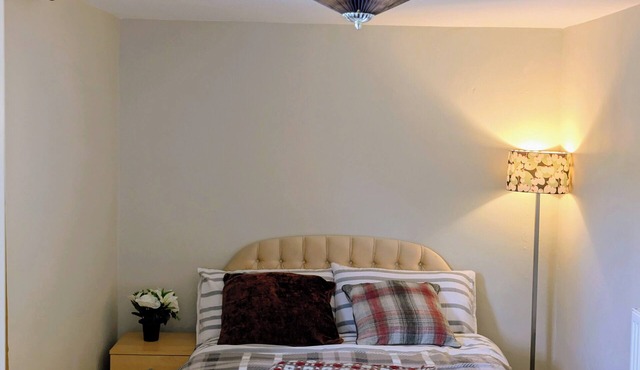 Stylish 2BR Contractor & Family Stay in Chandler's Ford with Parking& WiFi