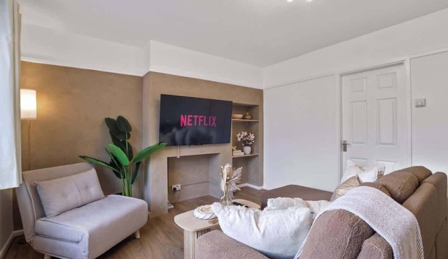 Stylish 3-Bed Countryside House | Peace & Privacy