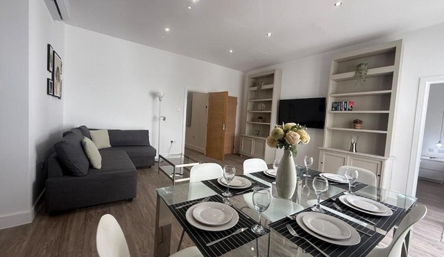 Stylish 3 bed spacious flat