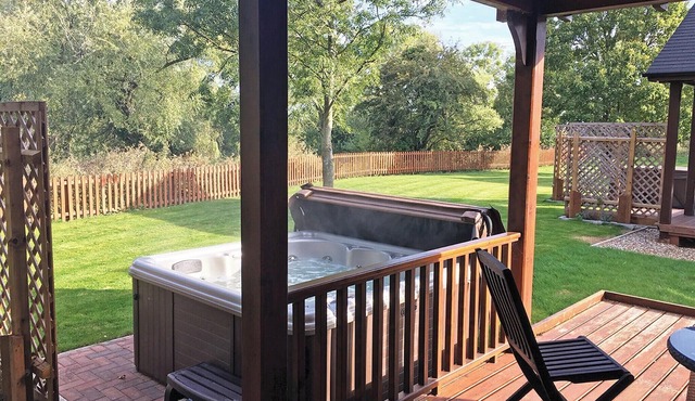 Stylish and chic lodge, perfect for romantic getaways.