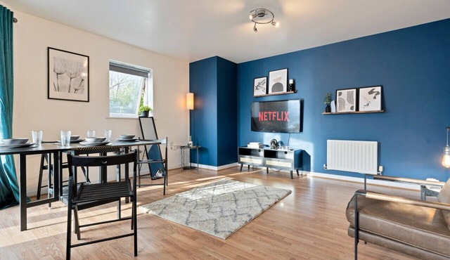 Stylish Apartment in City Centre w/Free Parking
