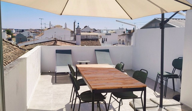 Stylish apartment with private roof terrace in Tavira town center