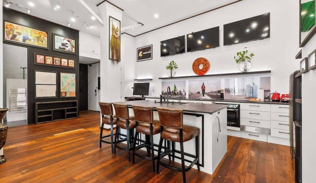 Stylish Art Loft in the Heart of the City