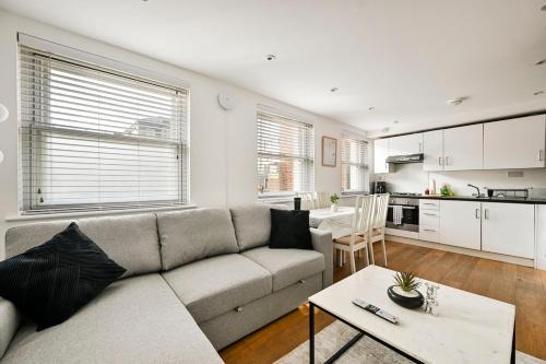 Stylish & Bright Flat | Emirates Stadium