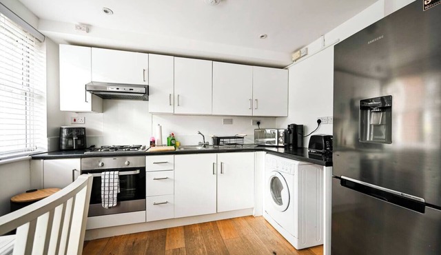 Stylish & Bright Flat | Emirates Stadium