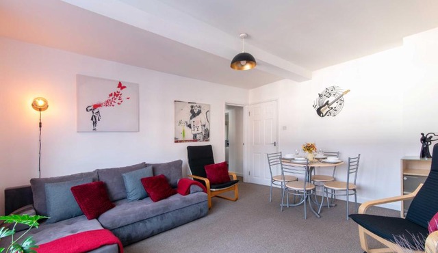 Stylish & Central 2 bedroom apartment - Fast WiFi