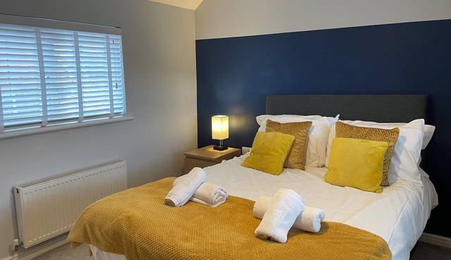 Stylish Contractor house 2x parking garden Wi-Fi, 3 double rooms 1 x ensuite
