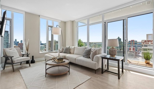 Stylish Corner Unit. Views & Comfort. Feel at Home