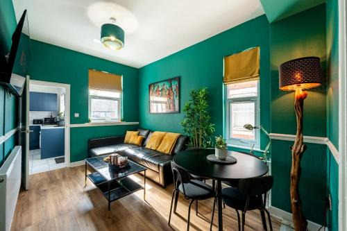 Stylish cosy great value easy access stay