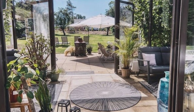 Stylish Country House with Spa – Sleeps 10