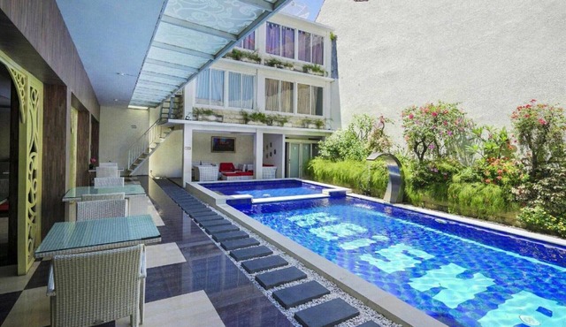 Stylish Deluxe Retreat w/City View & Free WiFi