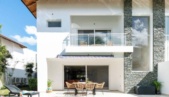 Stylish private villa with pool and tropical garden