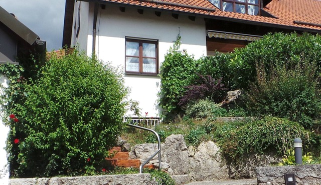 Sunny, comfortable apartment on the 1st floor . a view in a very quiet location