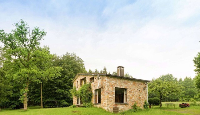 Sunny holiday home in Stavelot in the Houvegnez forest