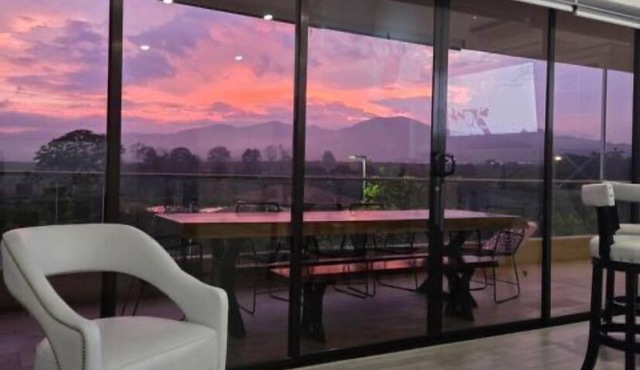 SUNSET & MOUNTAINS VIEW RETREAT Pool/Near SJO Airport