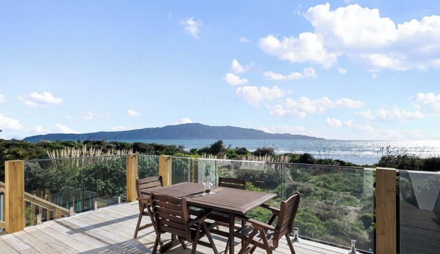 Sunset Shores - Paraparaumu Beach Retreat