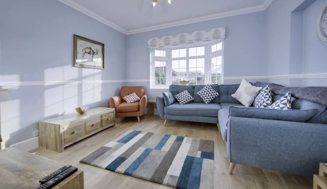 Super 5 Bedroom Family Friendly Retreat Rustington