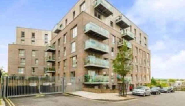 Superb 2 bedroom apartment with free Parking in London