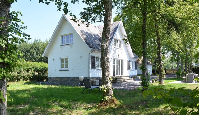 Superb holiday home with garden in Serinchamps