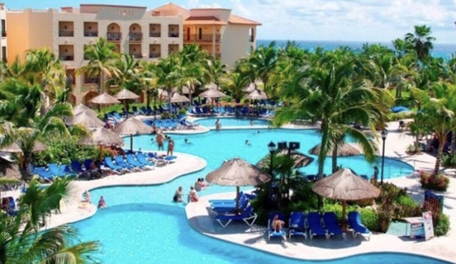 SuperHost Sandos Playacar Kids Eat FREE