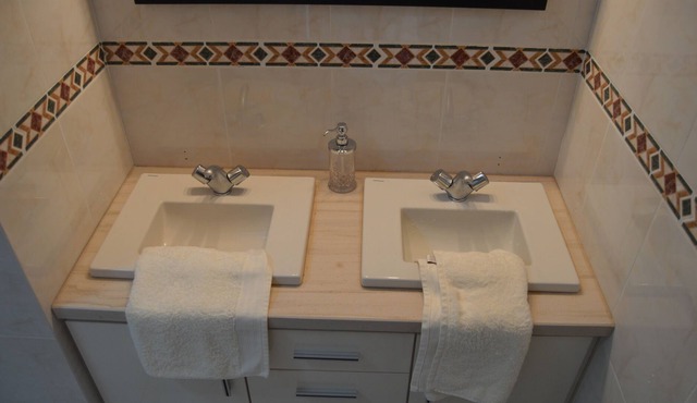 Superior 3 bed apartment in remote location to relax & explore Central Portugal