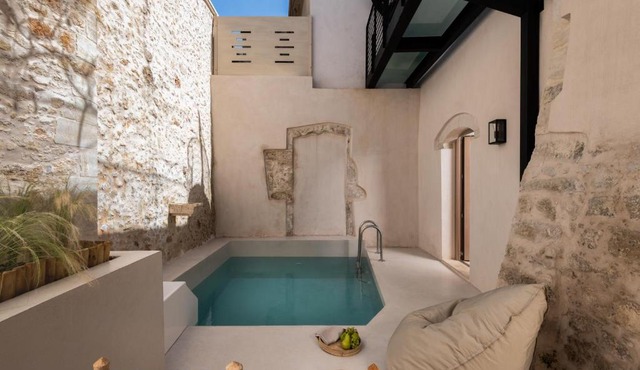 Sutor Chic Manor