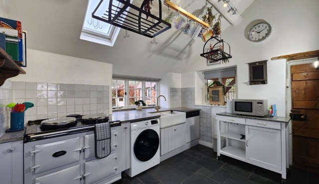 Swan Cottage, 2-Bedroom, Canal View, Parking, Wifi, Oxford