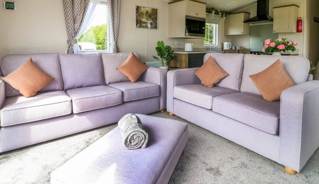 Swan Lake Lodges 1 Swannington