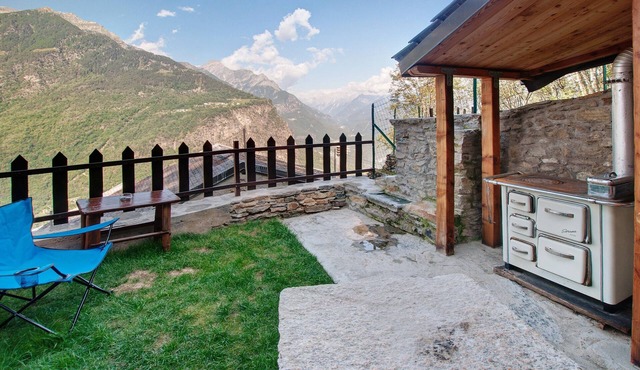 "Sweet Somma Mountain Lodge" with Mountain View, Private Garden & Wi-Fi