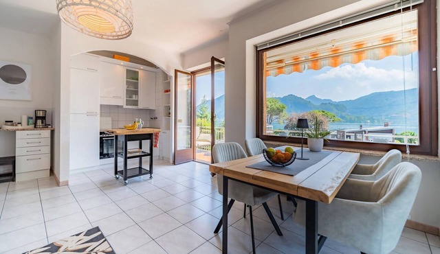Tasteful apartment in Brusimpiano