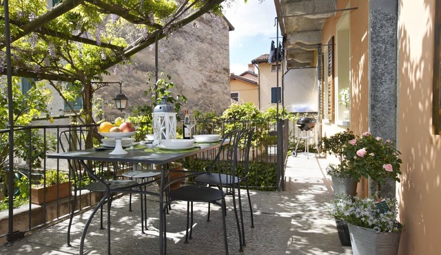 Tastefully furnished 3-room apartment with terrace and balcony