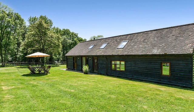 Taylors Copse Cottage by inspirestays.com - a cottage that sleeps 5 guests in 2 bedrooms