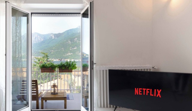TERRACE ON LAKE ⭐️ ⭐️⭐️⭐️⭐️ Open Space & Netflix [Free Parking Area]