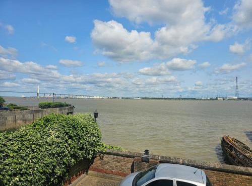 Thames River Side