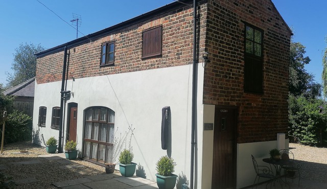 THE BARN, pet friendly, with a garden in Long Sutton