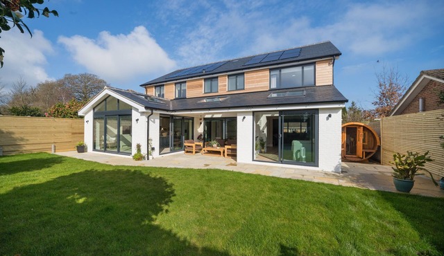 The Beach House - sleeps 8 guests in 4 bedrooms