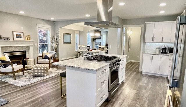 The Big Chill - Luxurious home, private pool, close to beach & wine trail