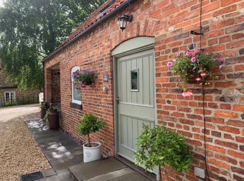 The Bolthole barn with wood-fired hot tub