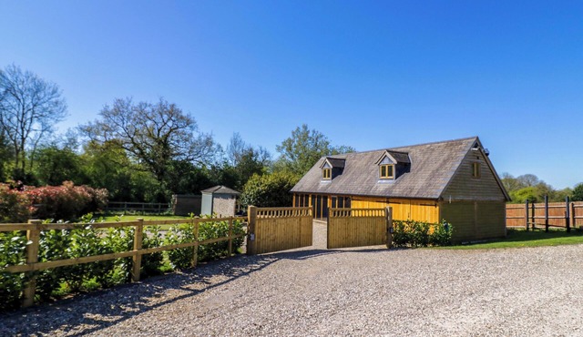 THE COACH HOUSE, romantic, with open fire in Chacombe