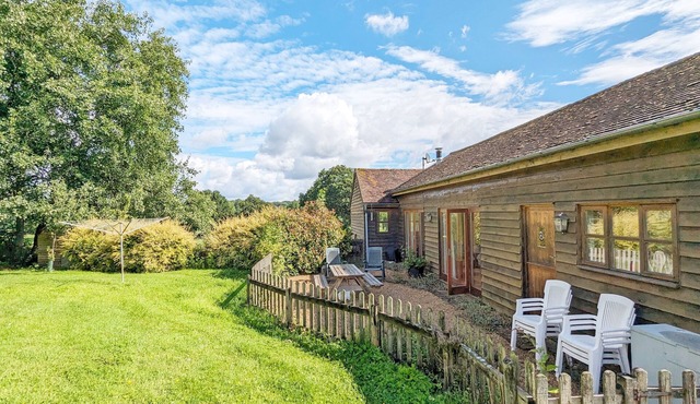 The Cottage at Hale Hill Farm - a cottage that sleeps 5 guests in 2 bedrooms