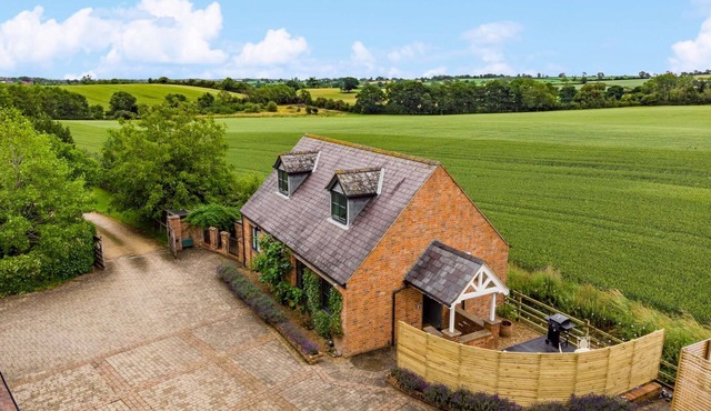 The Cottage · Luxury Romantic Retreat in Idyllic Rural Location