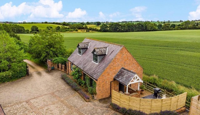 The Cottage - Luxury Romantic Retreat in Idyllic Rural Location