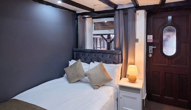 The Courtyard Lodge Room 2