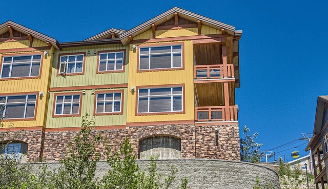 The Crescent by Okanagan Premier